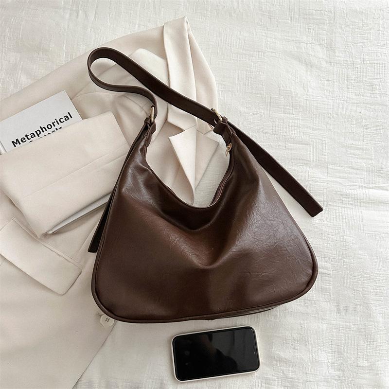 

Niche design bag women s large capacity 2025 new autumn and winter versatile broadband shoulder messenger bag women s dumpling bag