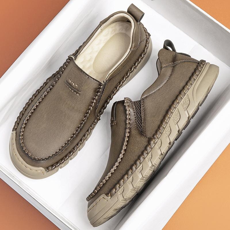 

High-end leather shoes men s retro casual shoes with soft soles and one pedal. 46