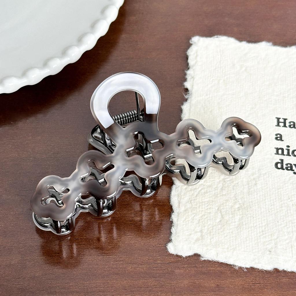 Pastel Colored Soft Shark Claw Hairpin For A Sophisticated And Stylish Appearance