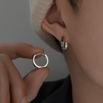 Orecchini a Cerchio e a Lobo da Uomo alla Moda Placcati Argento per uno Stile Audace e Individuale