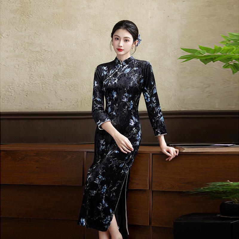 Black velvet new Chinese long-sleeved autumn cheongsam medium-sleeved improved young 1011 new women's high-end spring and autumn