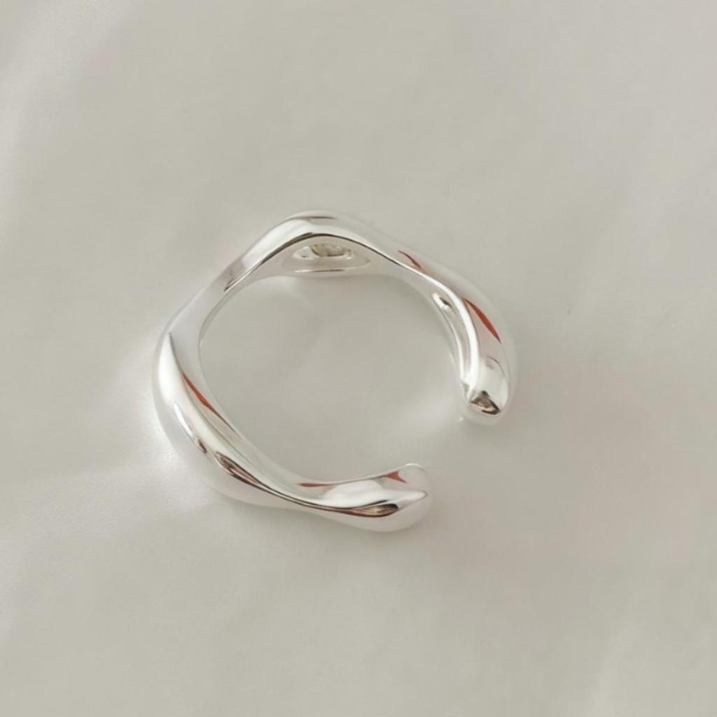 European Glossy Fashion Jewelry: Versatile Women's Luxury Ring