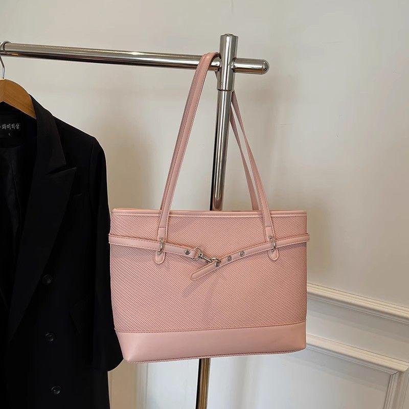 

Large-capacity bag women s 2025 new commuting shoulder bag autumn and winter versatile women s shoulder bag No specification рожевий