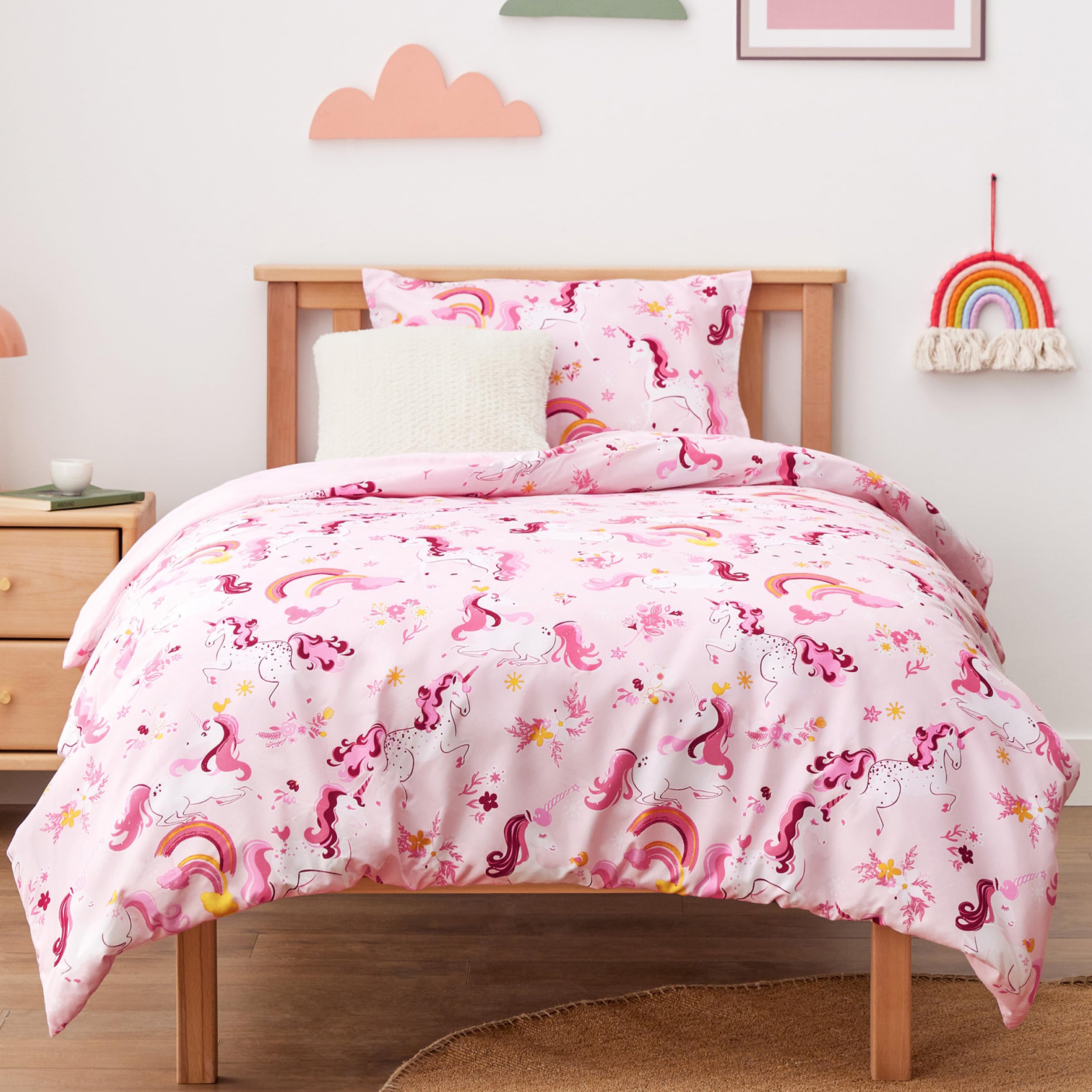 

Комплект пододеяльника Sunquinn для милого постельного белья с простыней на резинке и машинной стиркой, подходит для кроватей в западном и японском стиле, 3 предмета, детский, с единорогом,