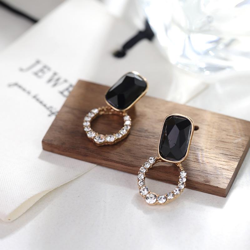

Ретро Геометрические Серьги-гвоздики с бриллиантами: Универсальный стиль Гонконга для женщин чёрный