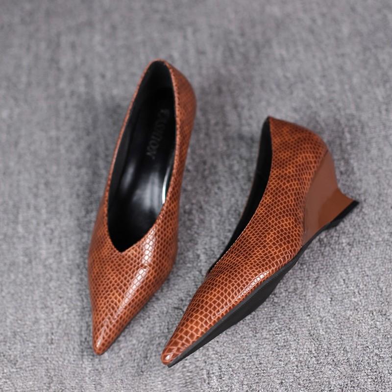 Fashion Large Size Soft Leather Shallow Mouth Pointed Thick Heel Shoes Women 2025 New Spring Autumn Snakeskin Pattern High Heels Women’s