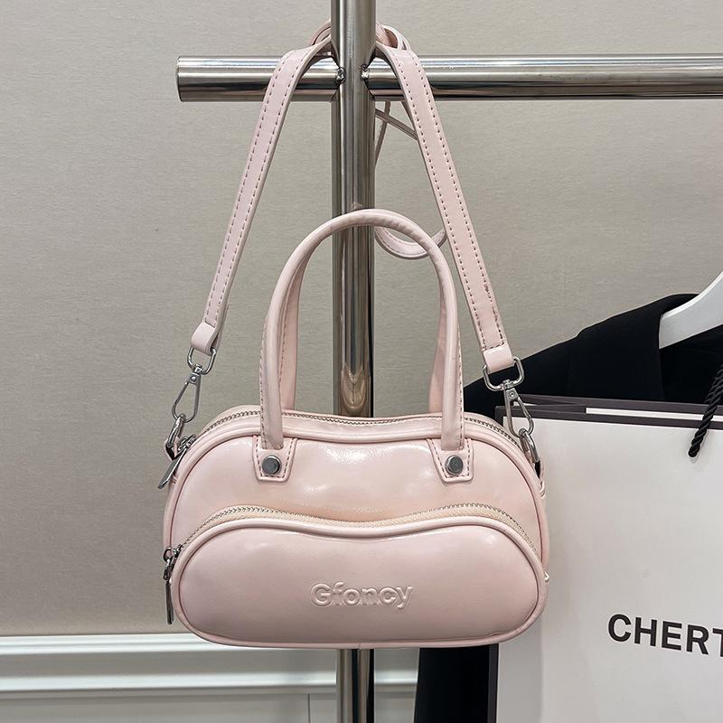 

Wholesale high-end niche design portable small bag temperament versatile personality leisure commuting messenger women s bag