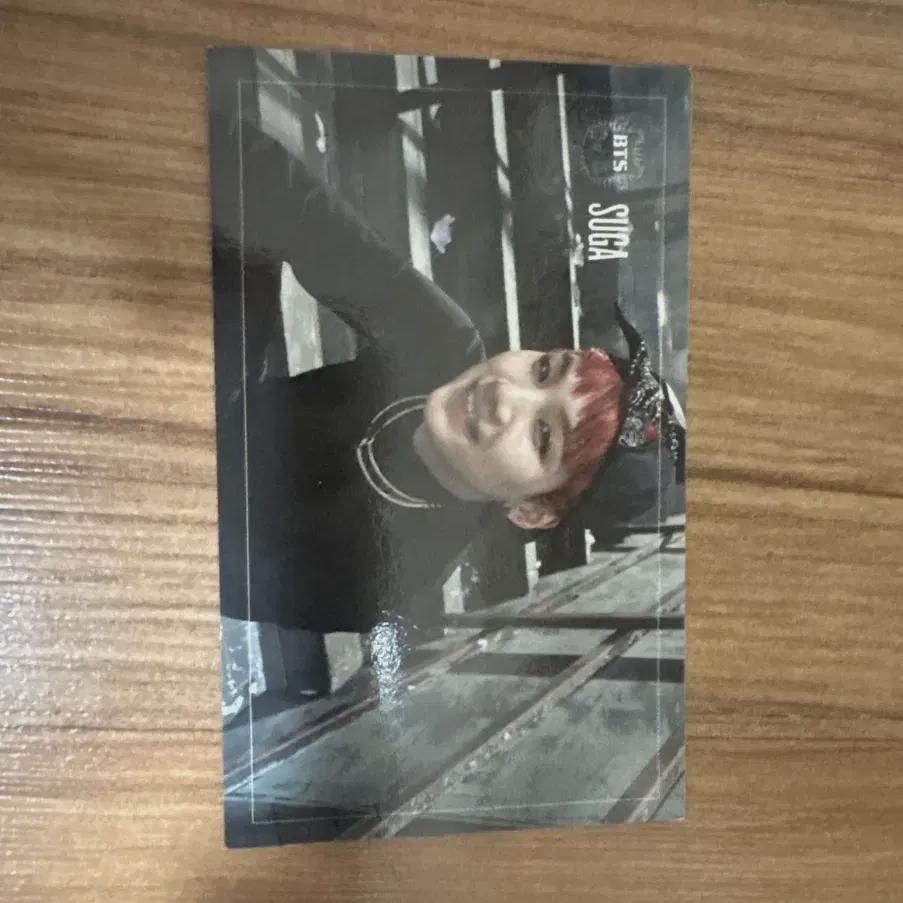 

BTS Темная и дикая фотокарточка Шуги