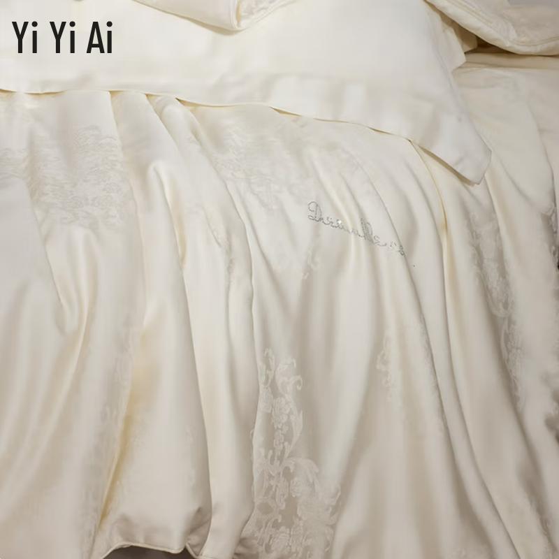 Yi Yi Ai Baroque Mulberry Silk Quilt