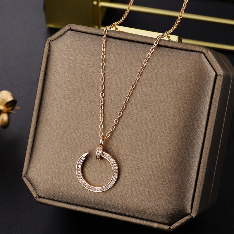 Elegant Colorfast 18K Rose Gold Necklace with Swan & Four-Leaf Clover Charm