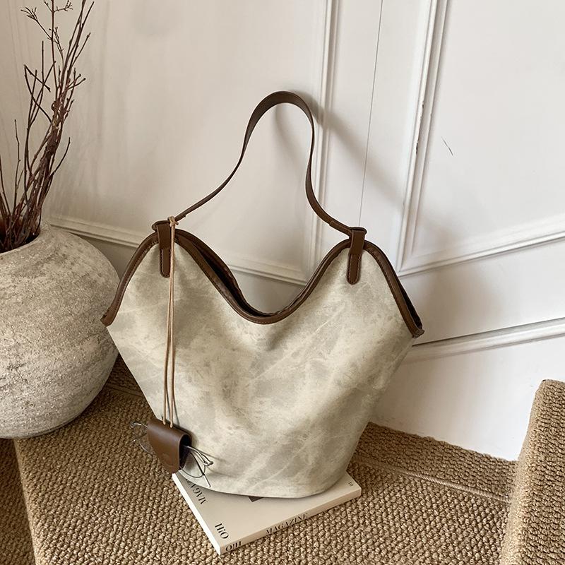 Simple large-capacity bag women's new fashion versatile casual shoulder bag commuter tote bag