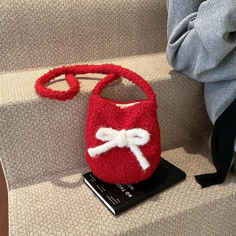 Retro Plush Large-capacity Bucket Bag Women's 2025 New Versatile Shoulder Small Messenger Bag Niche Casual Bag