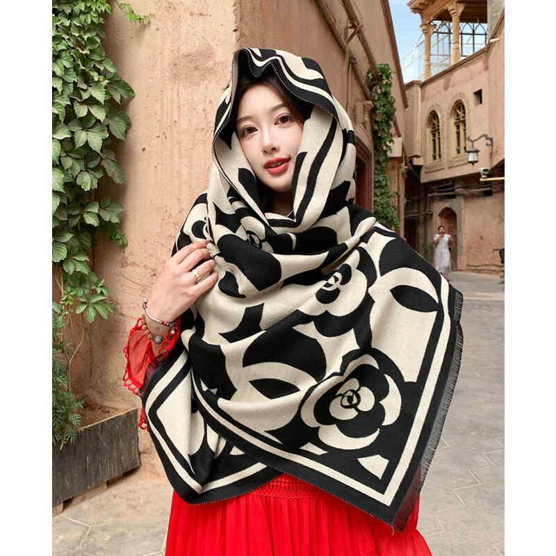 VICTORIA&VERA Geometric Camellia Fringed Scarf