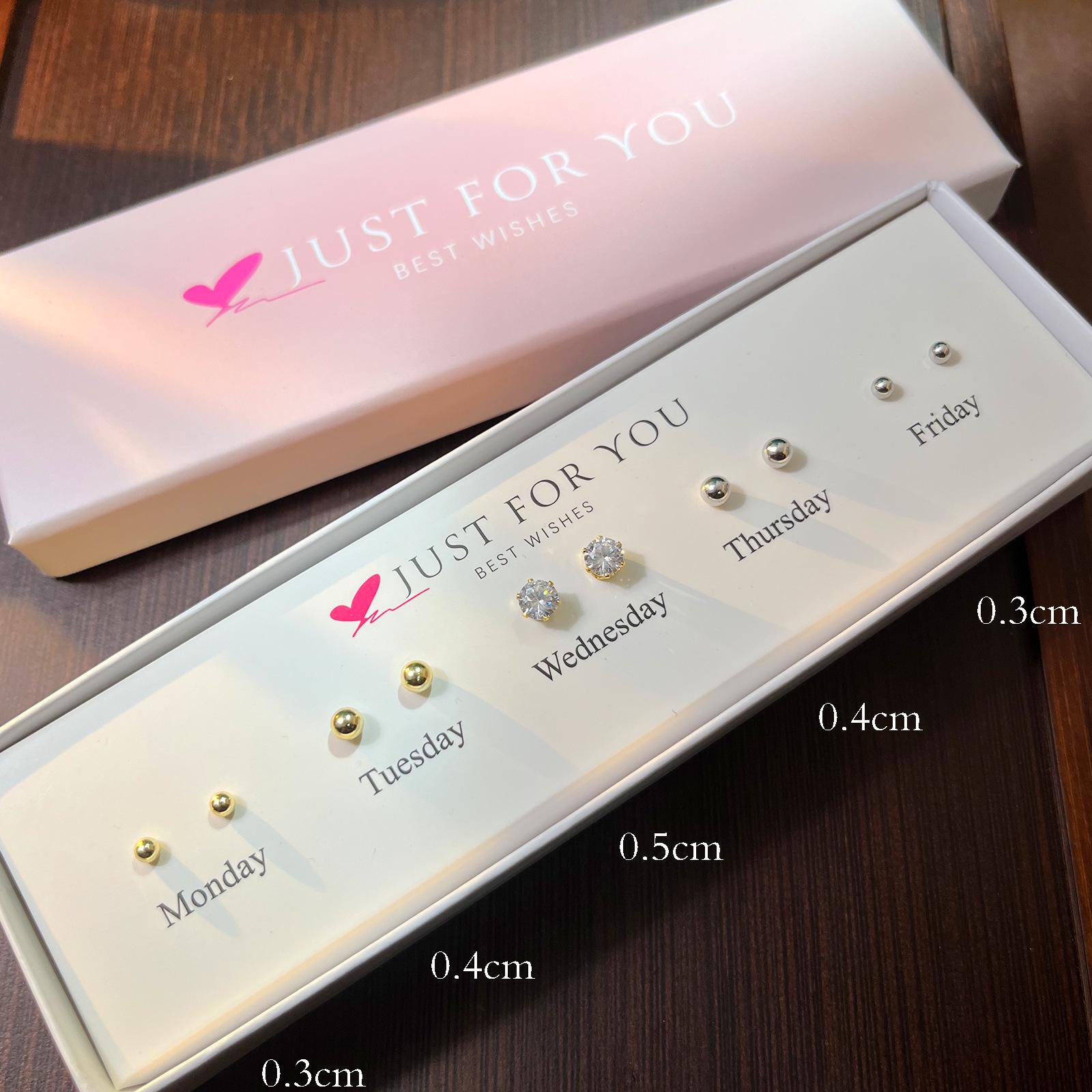 

2025 Простий бантик, зірка, місяць і метелик сережки-пусети набір з подарунковою коробкою Boxed