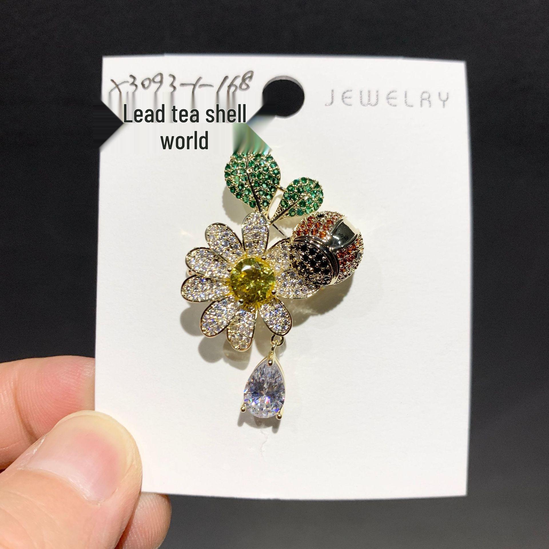 Bo Xin Yun Mori Girl Style Daisy  Ladybug Brooch - Exquisite Lapel Pin