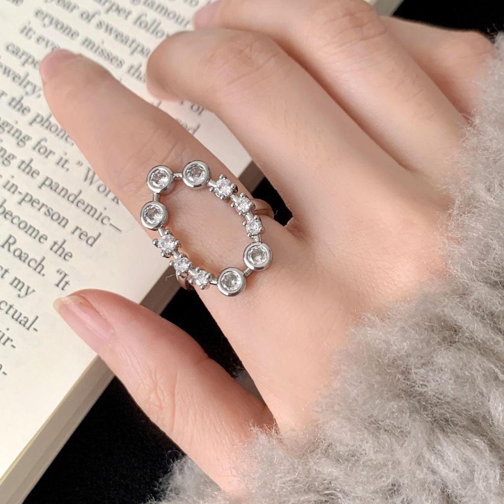 Exaggerated Geometric Oval Hollow Ring for Women - Stylish and Adjustable, Perfect for Index Finger