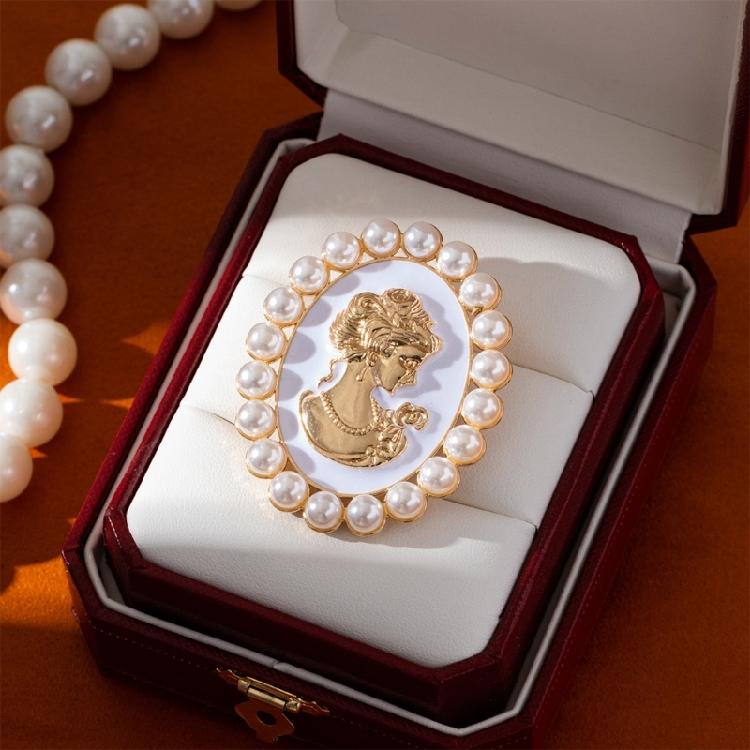 Sophisticated Vintage Cameo Brooch Beauty's Head Pearls Accented Alloy Corsage Pin Jewelry for Dress Clothing