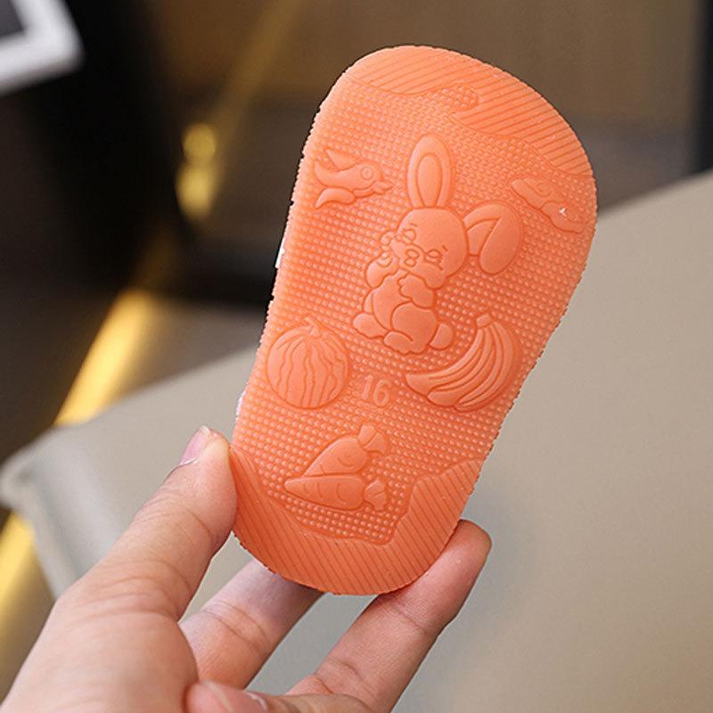 Squeaky Booties for 0-2 Years Old Fleece-Lined Thickened Baby Shoes with Soft Soles, Unisex Animal Graphic First Walkers