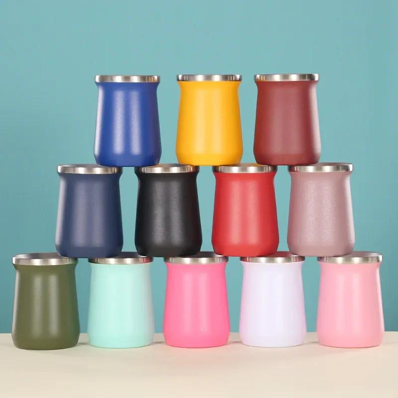 Ein doppelwandiger 8oz Isolierbecher aus Edelstahl 304 mit einem schlichten europäischen Stil, geeignet für zu Hause und auf Reisen