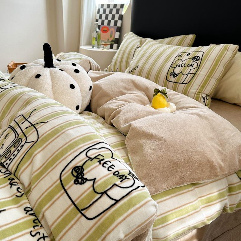 Set de patru piese din catifea cu lapte de iarnă de clasa a în desene animate pat îngroșat pentru student cearșaf de pat din trei piese cearșaf de pat cuvertură