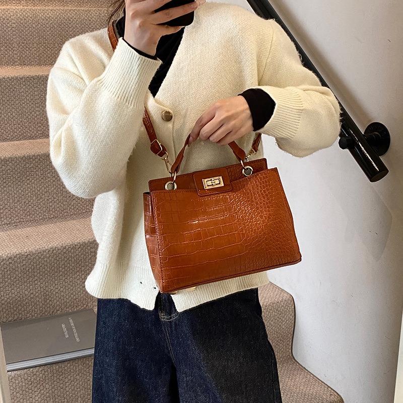 New Simple Large-capacity Portable Small Square Bag Fashionable Texture Shoulder Bag Commuter Messenger Bag