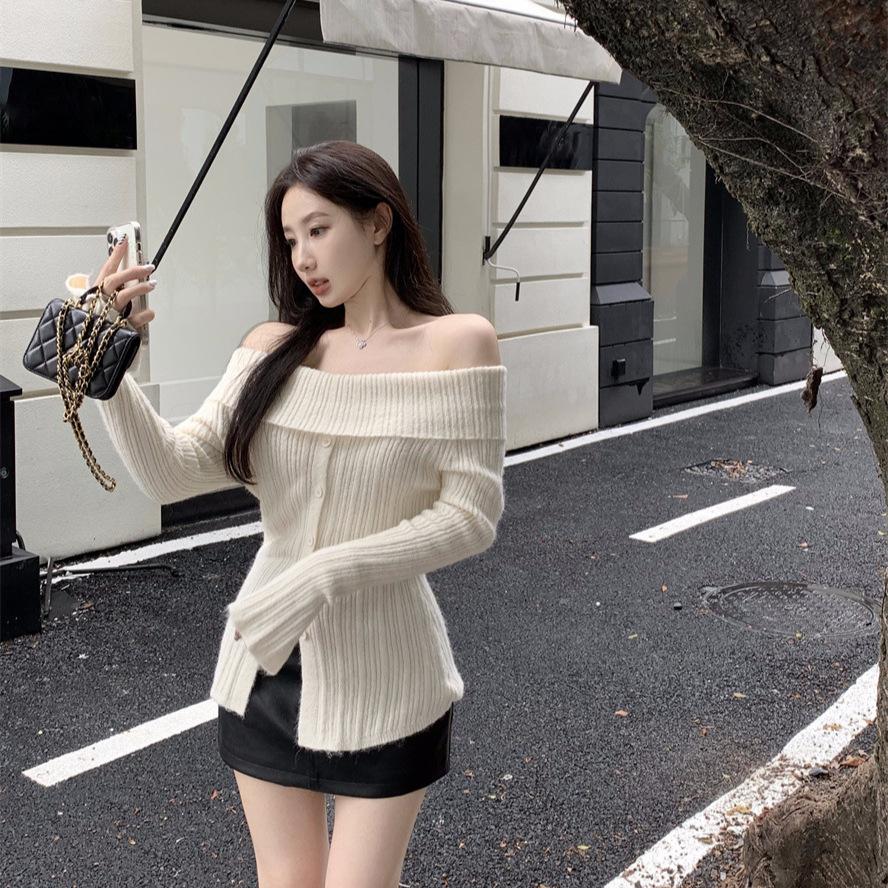 Gentle wind split apricot knitted sweater women's clothing autumn new Spice Girl niche shoulder sweater