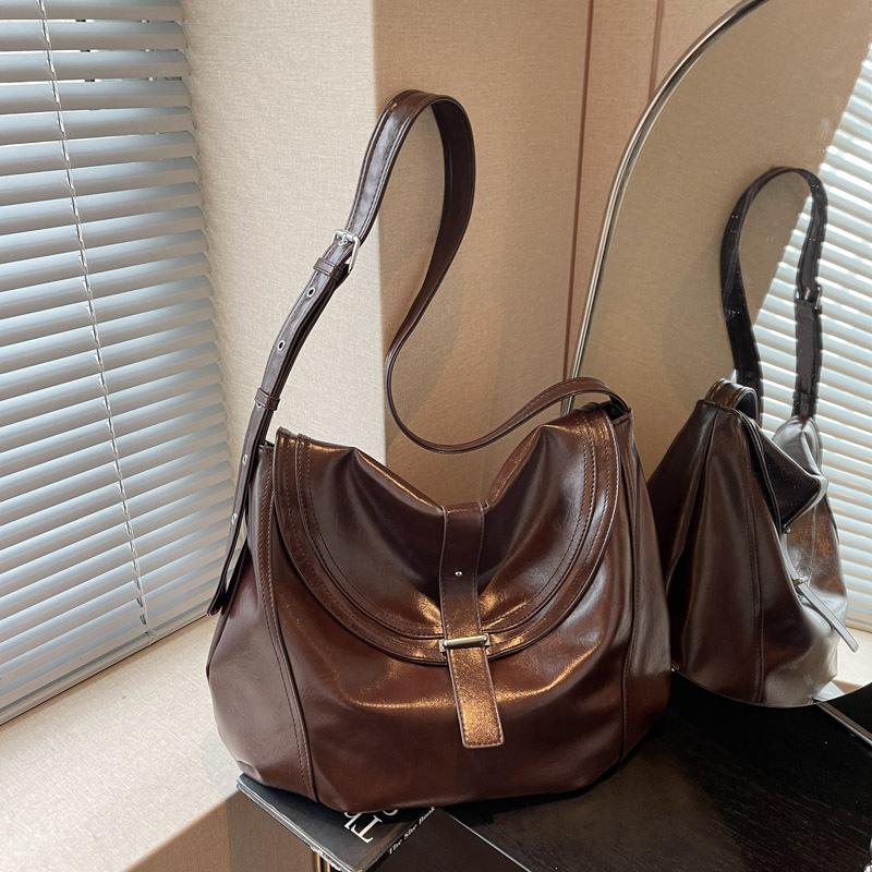 

Premium soft leather bag women s 2025 new retro shoulder messenger bag commuter large capacity tote bag