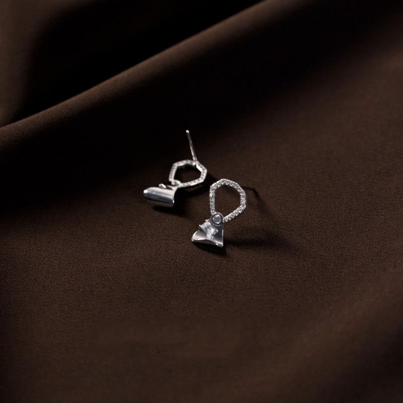 Easy-pull Buckle Earrings for Women  Retro Earrings  Niche Summer Tea Series New Style Trendy Personality