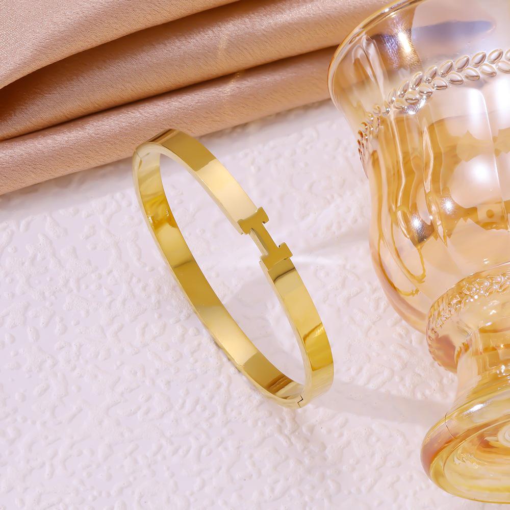 18K Goldplattiertes Titanstahlarmband – Europäische & Amerikanische Mode, Anlaufbeständig