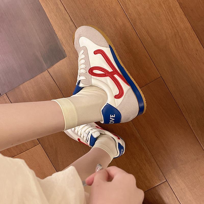 

2025 spring new soft leather versatile color matching sports and leisure shoes women s retro lace-up German training shoes flat Forrest Gump shoes 40