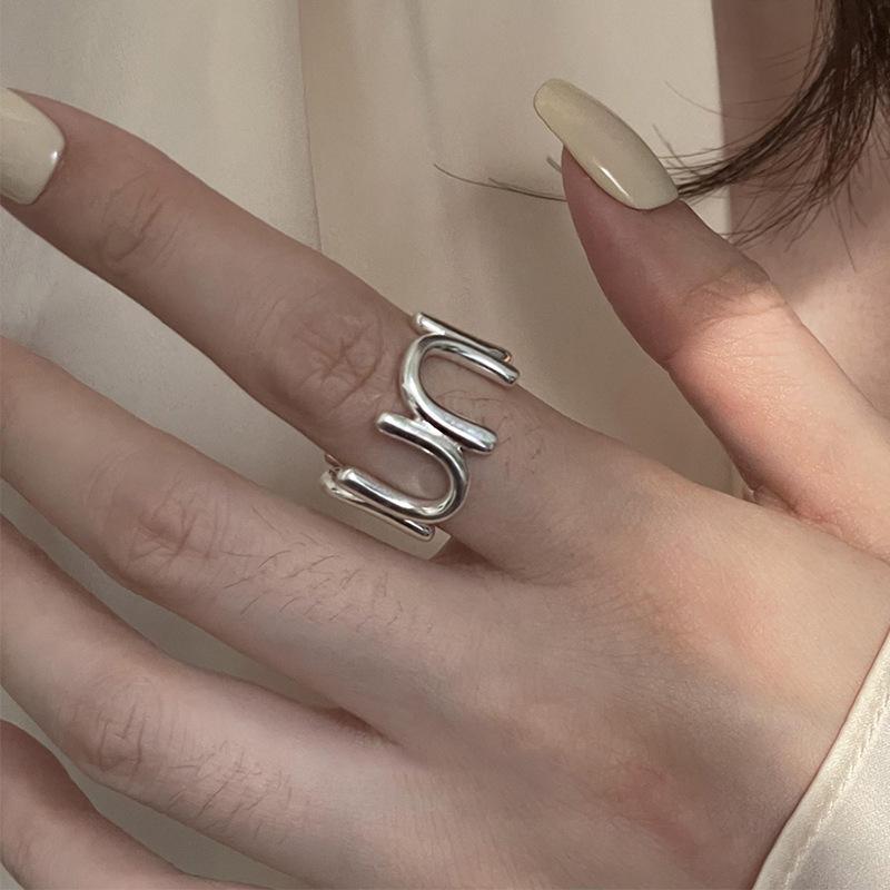 

Unique U Minimalist Ring For Women Eye Catching Copper Design Adjustable Size Fashion