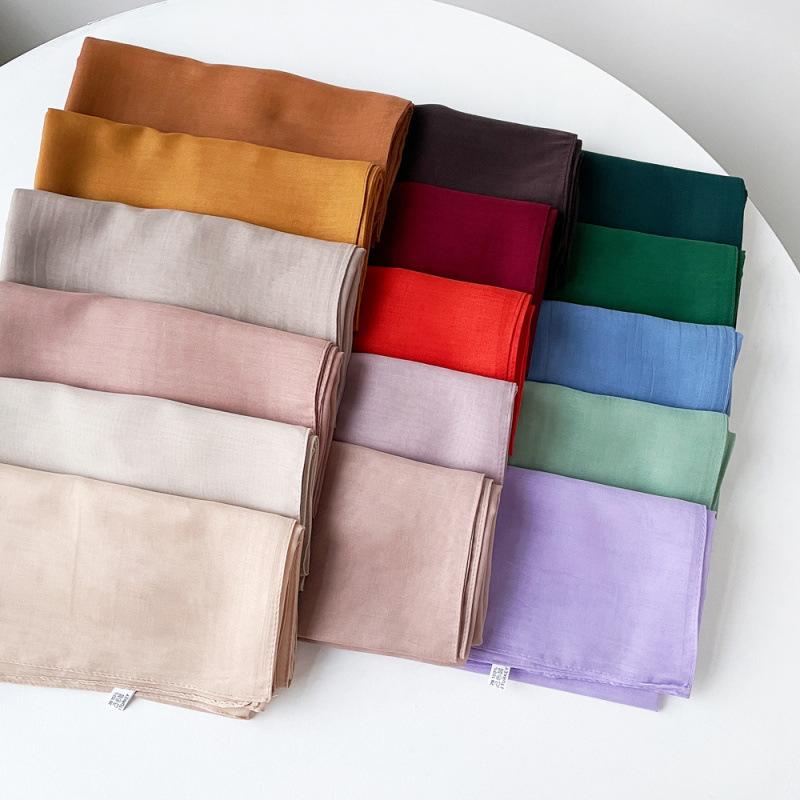 Ensfarvet skjerf Tyrkia Gaskludskjerf Stort firkantet skjerf Vår Nytt Silkeskjerf Europeisk og Amerikansk Hodeskjerf Skjerf