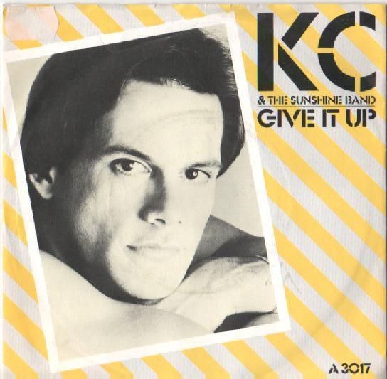 

7inch Record KC & THE SUNSHINE BAND - Give It Up A3017 Epic 1982 UK Soul/Funk Used