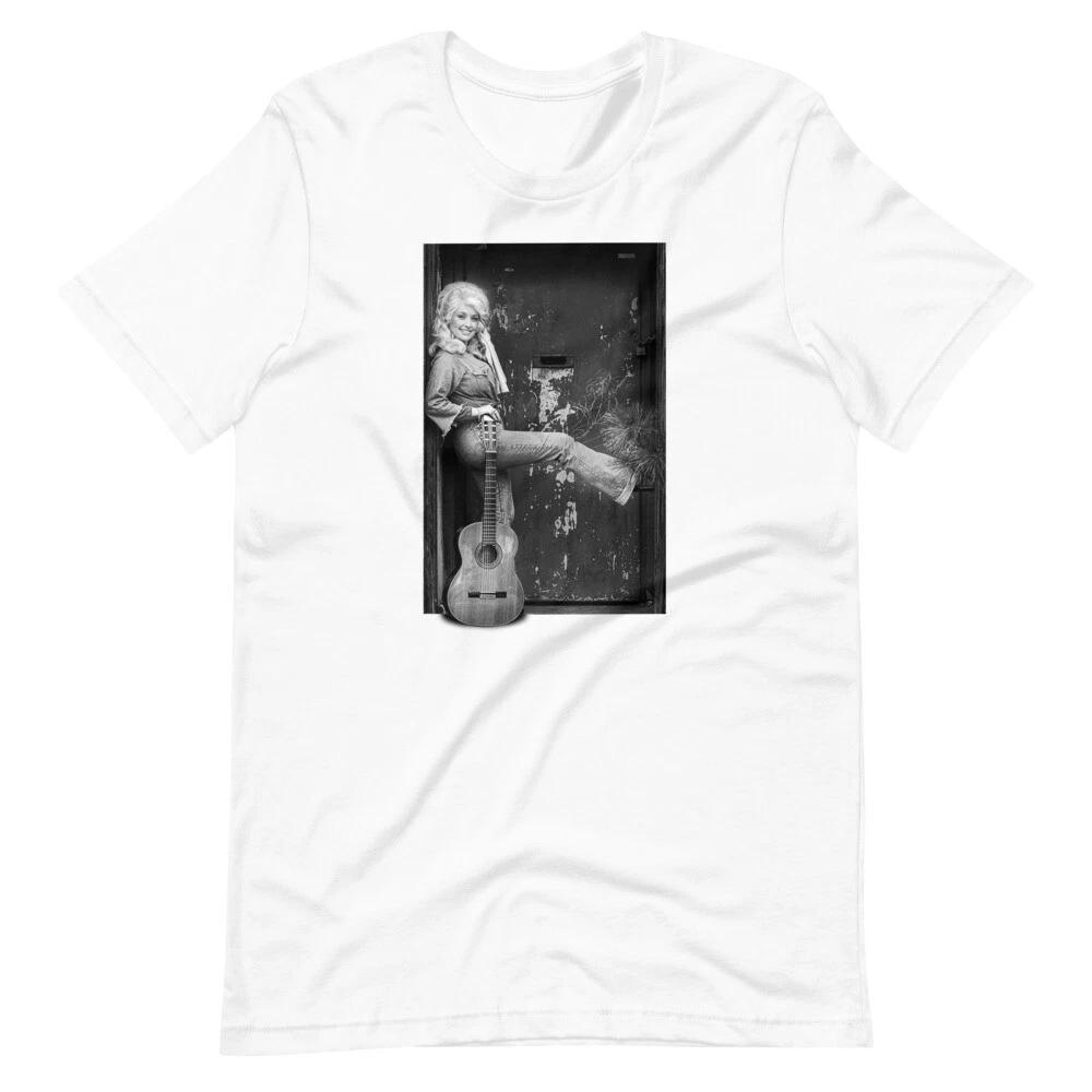 

DOLLY PARTON IN THE DOORWAY Portrait Fan Art Tee Short-Sleeve Unisex 100% Cotton T-shirt Mens Tees Top S