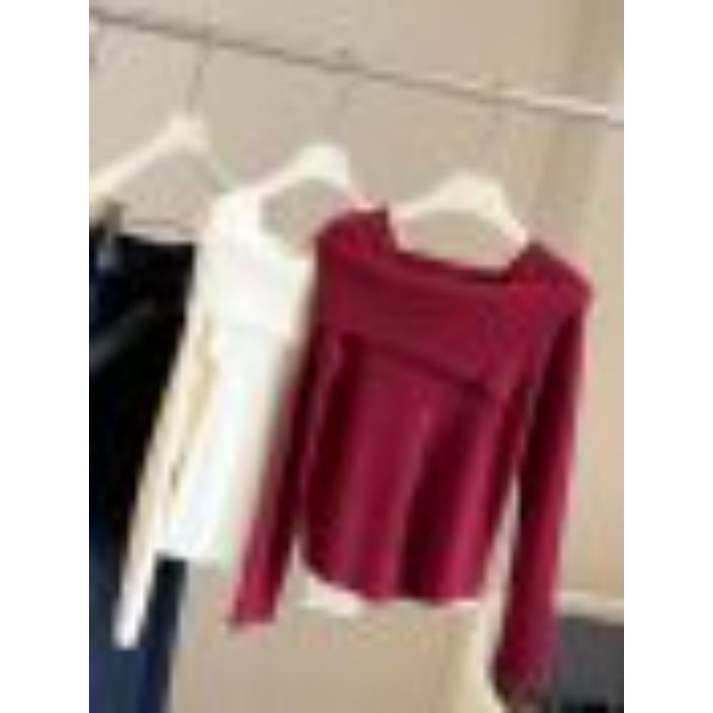 A Stylish One-shoulder Knitted Sweater for Women In Autumn and Winter, A Slimming and Form-fitting Base Layer, A Unique and Distinctive Top