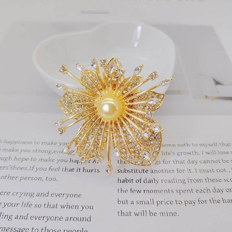 Sparkling Floral Design Brooch Combining Pearls And Rhinestones Elegant Wardrobe Enhancer Artificial Pearls Brooch