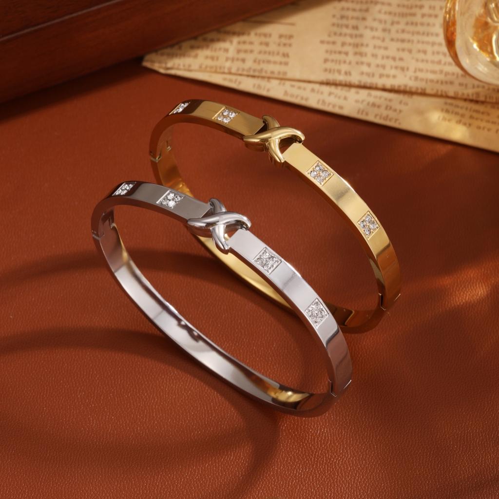 Htpwe Stainless Steel Letter X Inlaid Zirconium Bracelet Women Plated 18k Gold Couple Holiday Gift Bracelet Party Daily Zircon