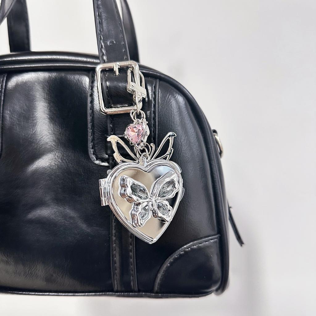 Fashionable Butterfly Heart Keychain Large Size Butterfly Heart Key Holder Unique Accessory Ideal For Bags And Keys