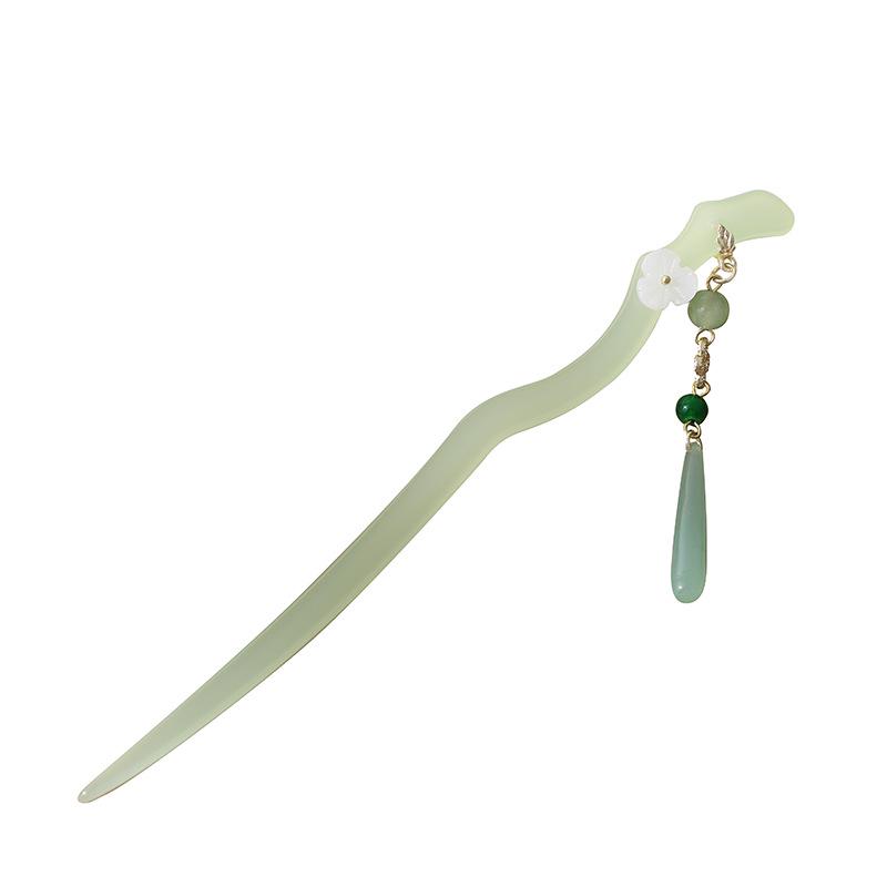 Exquisite geschnitzte Jade-Quaste Haarnadel für Hanfu und Hochsteckfrisuren für historische Kostüme