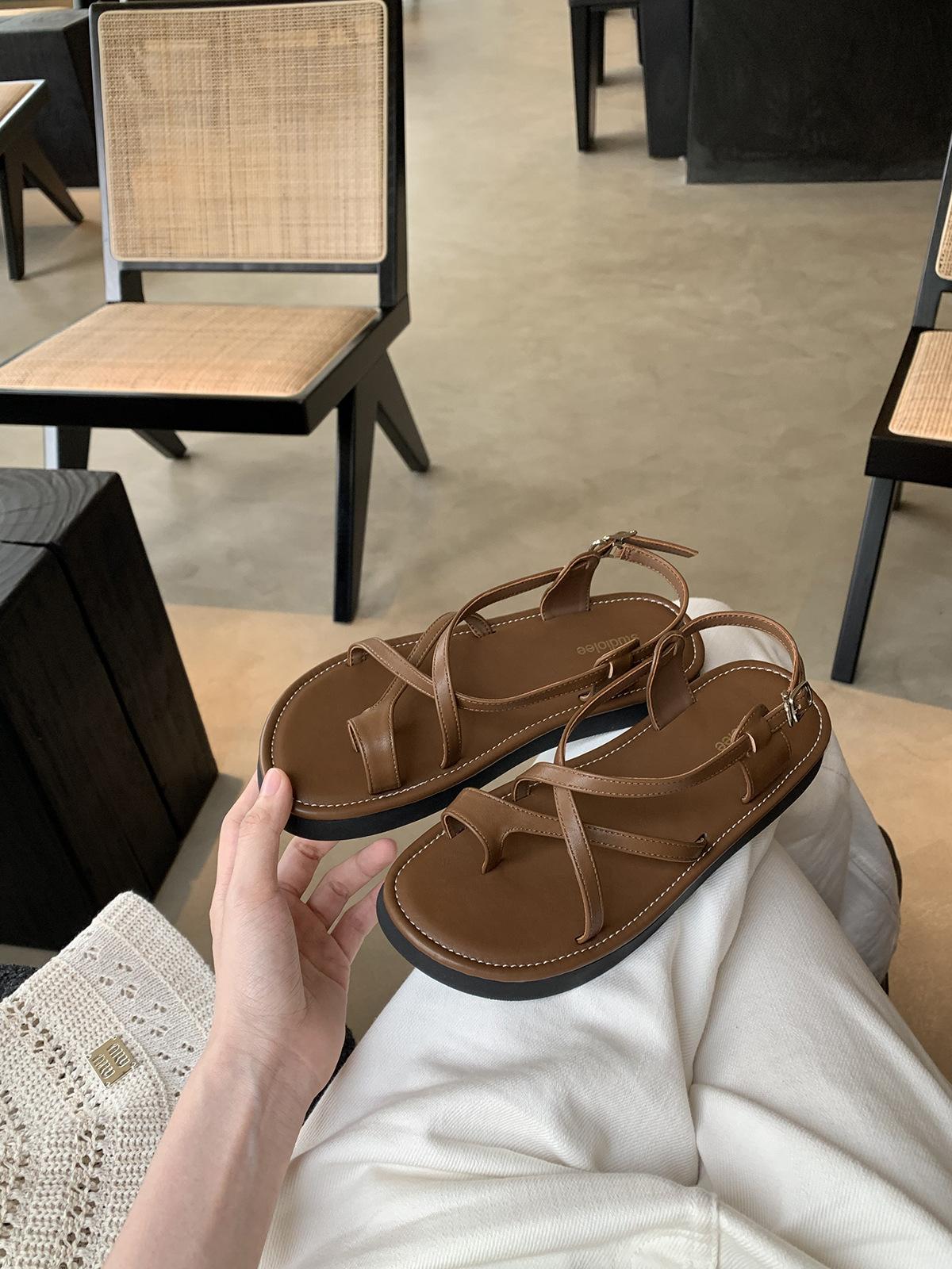 

Luo Fansen 2025 summer new versatile cross buckle cover toe soft sole niche Roman style vacation platform sandals women 35 коричневый