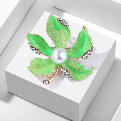 Oil Dripping Maple Leaf Brooch Dazzle Double Layer Pearl Clothing Accessories Pin Women's Corsage Accessories Perfect Gift for Couples