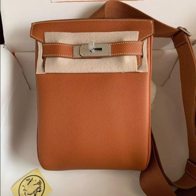 Bolsa Transversal Sense de Alta Qualidade com Camada Superior de Pele de Cordeiro para Mulheres Grande Capacidade Estilo Versátil Nova Chegada