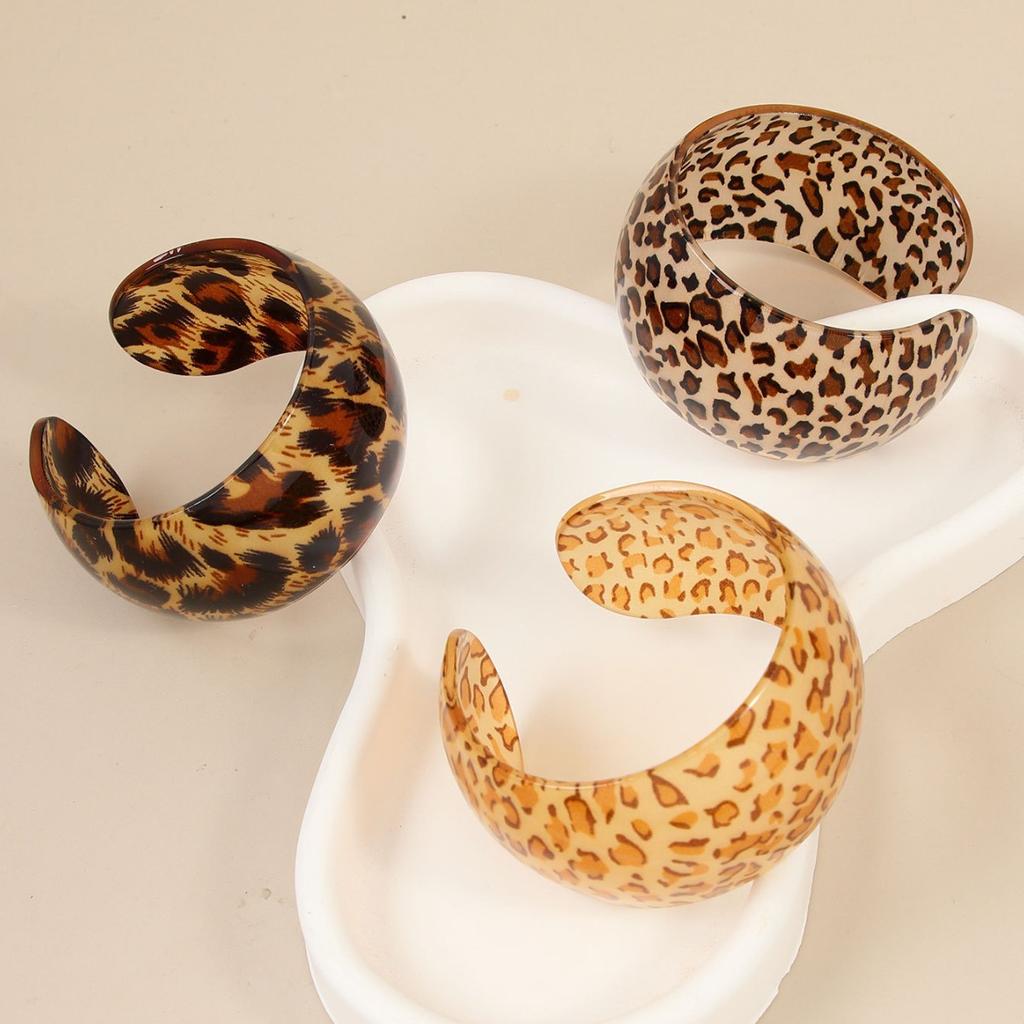 Trendy Exaggerated Wide Brimmed C-shaped Open Leopard Print Bracelet, Fashionable Geometric Jewelry