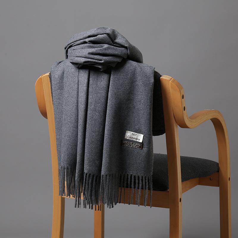 Sciarpa Monocromatica Cielo in Finto Cashmere Autunno/Inverno 2025: Colori Candy Spessi, Caldi ed Eleganti