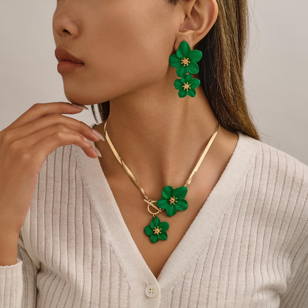 Fashionable and Elegant Flower Pendant Necklace and Earrings Jewelry Set Suitable for Women's Daily Gatherings  Parties  Holiday Travel  and As a Gift