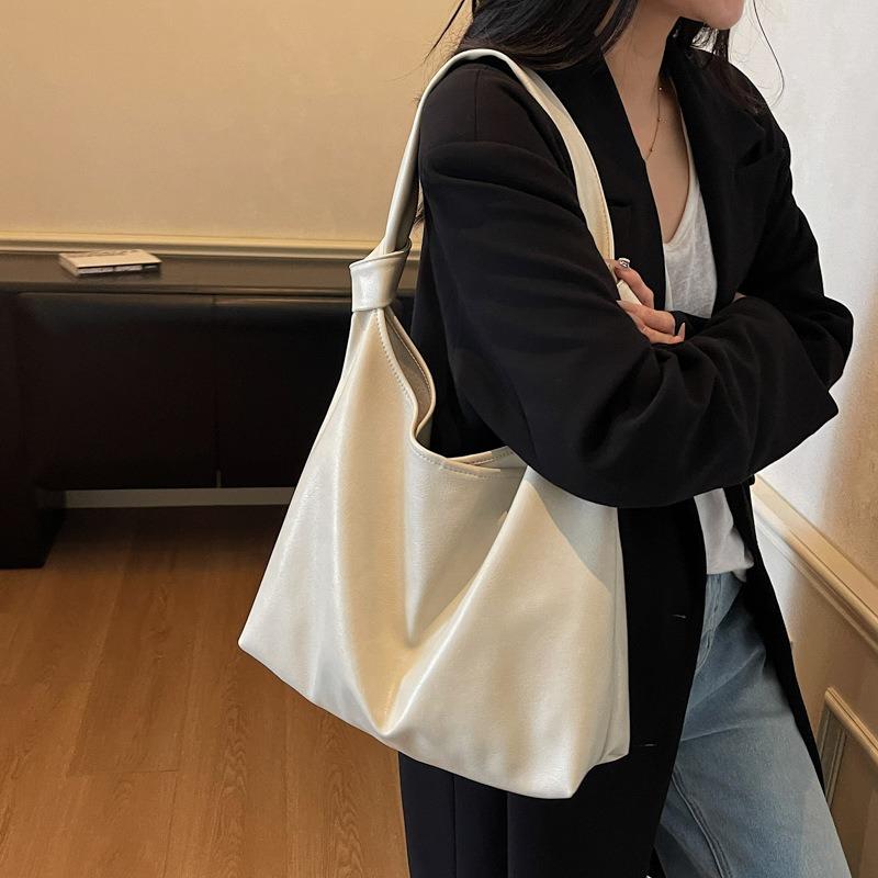 Tote bag women's lazy wind large-capacity bag women's new simple design commuter versatile soft leather shoulder bag