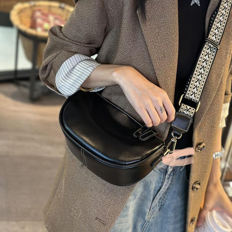 Genuine Leather Women's New Cowhide Diagonal Span Bag with Two Shoulder Straps.