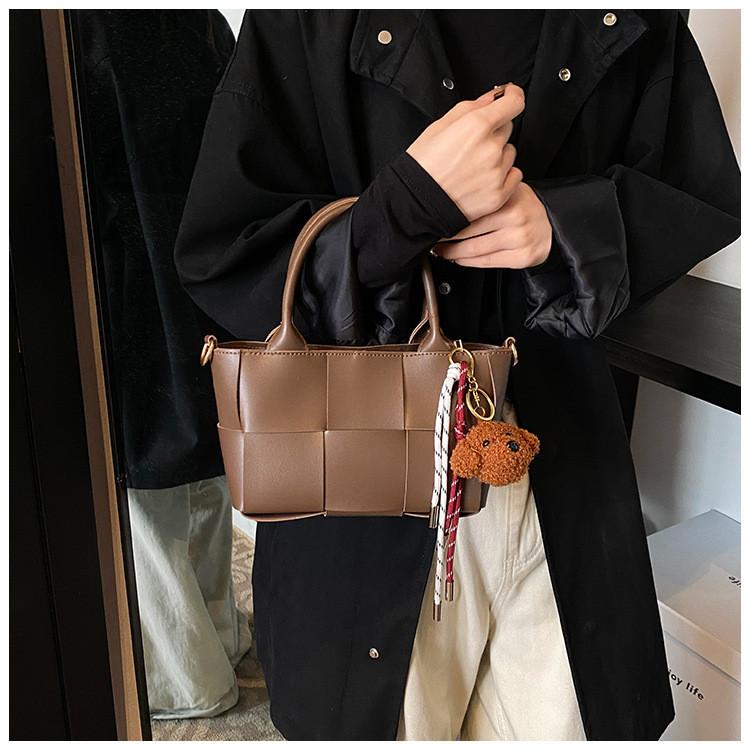 IELGY Woven Style Portable Bucket Bag Simple Commuter Messenger Bag