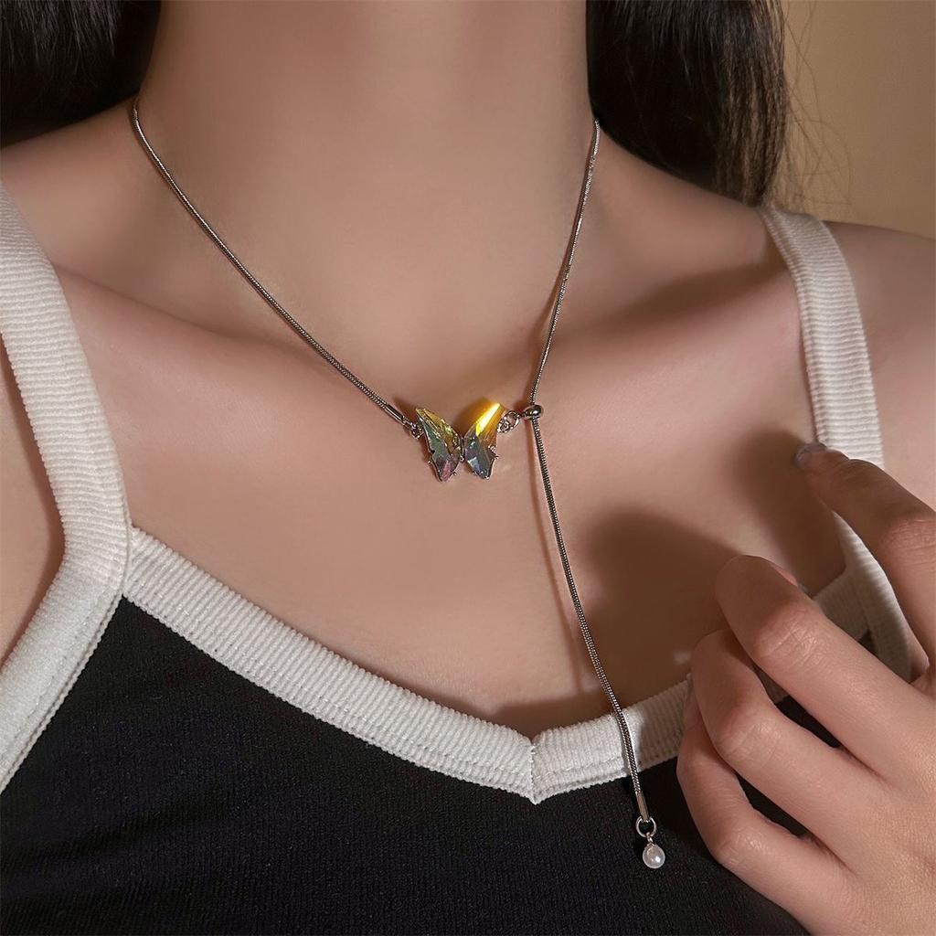 Tide cool laser rhinestone butterfly pullable thin chain necklace women's niche luxury design temperament collarbone chain