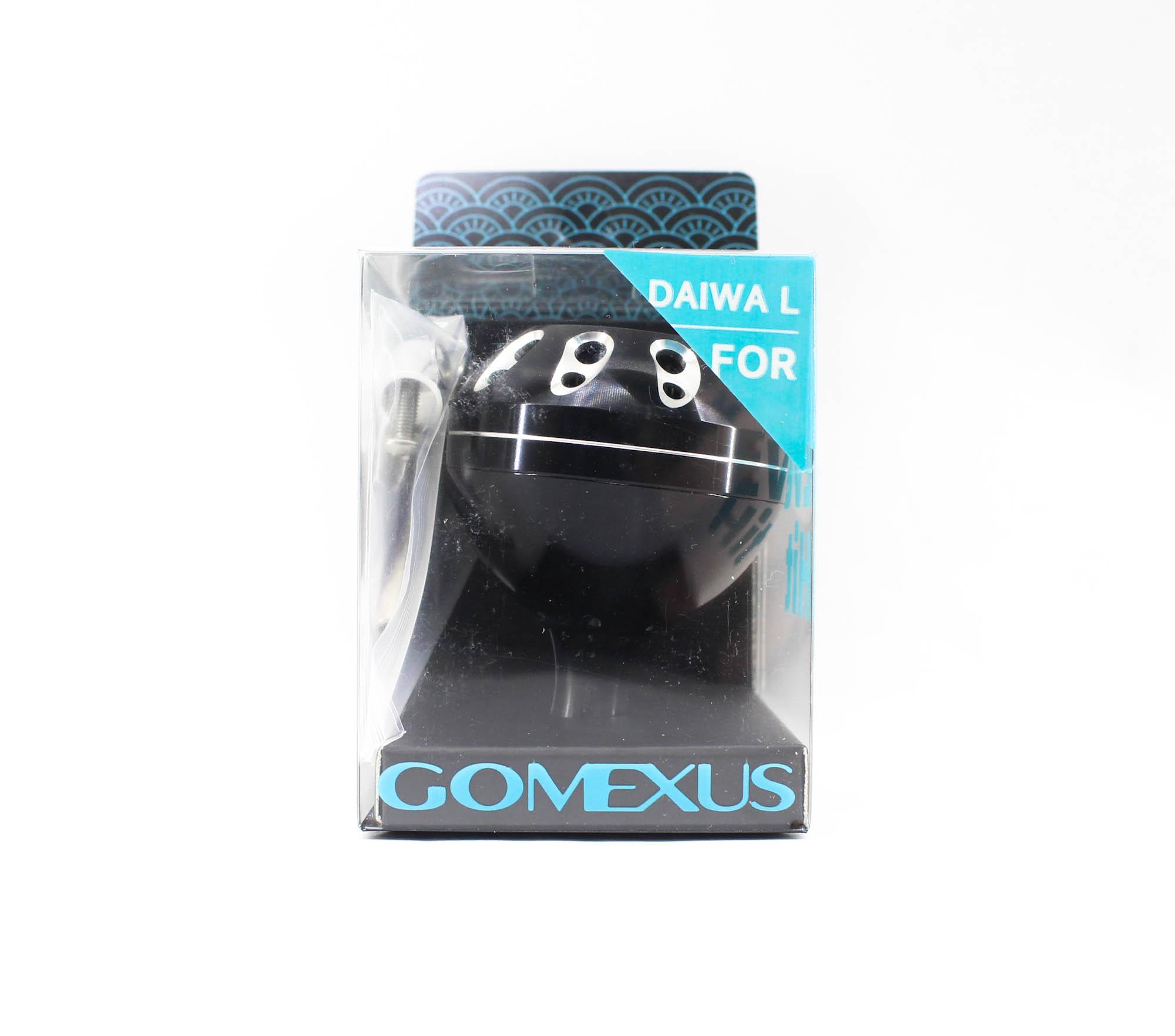 

Ручка Gomexus D47BKBKSR-G Alu Black Silver 47 мм Daiwa L (2752)